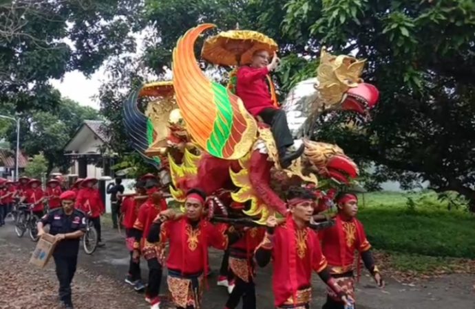 PDI Perjuangan Meriahkan Pendaftaran Bacaleg Dengan Kirab Budaya
