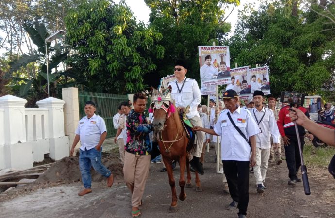 Daftarkan Bacaleg, Ketua Partai Gerindra Majalengka Naik Kuda Menuju KPU