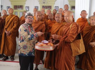 Terima Kedatangan Biksu, Bupati Imron: Masyarakat Cirebon Sangat Toleransi