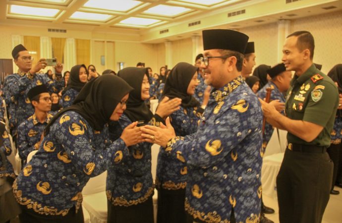 Bupati Imron Lantik 965 Guru dan 16 Tenaga Teknis Menjadi PPPK