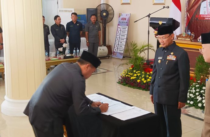 Bupati Majalengka Lantik 64 Kades Hasil Pilkades Serentak Tahun 2023