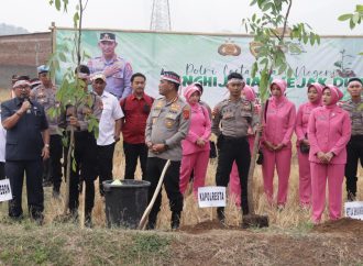 Polresta Cirebon Tanam 7927 Bibit Pohon, Bupati Imron: Mari Bersama Menjaga Alam