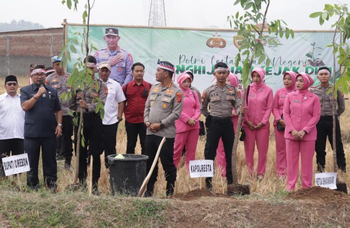 Polresta Cirebon Tanam 7927 Bibit Pohon, Bupati Imron: Mari Bersama Menjaga Alam