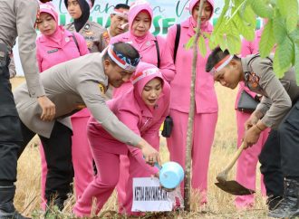 Polresta Cirebon Laksanakan Penanaman Ribuan Bibit Pohon Serentak