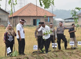 DLH Kabupaten Cirebon Apresiasi Polresta Cirebon Tanam Ribuan Bibit Pohon