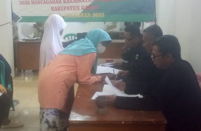Pemdes Mancagahar, Pameungpeuk Salurkan BLT DD Th. 2023