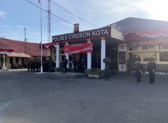 Kapolres Cirebon Kota Selaku Pembaca Teks UUD 1945 dalam Upacara HUT Ke-78