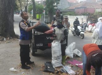 GOBER Kelurahan Pungkur Bersihkan Jalan Dewi Sartika
