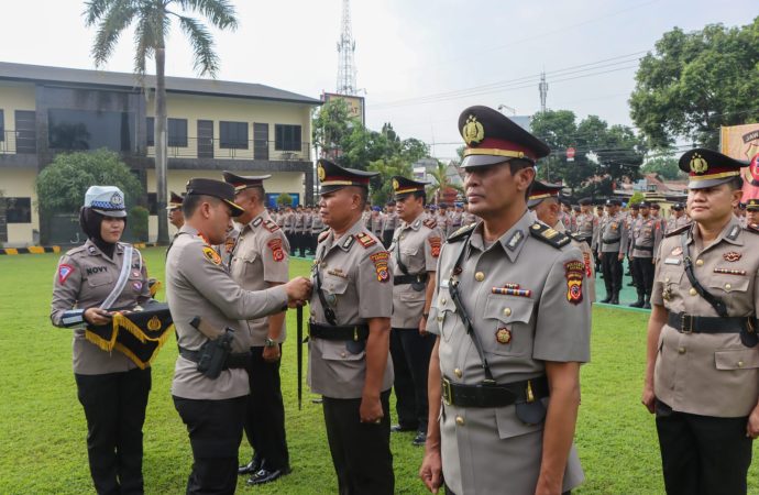 Kapolresta Cirebon Pimpin Sertijab Kabag SDM dan Para Kapolsek Jajaran