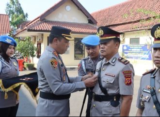 Kapolres Cirebon Kota Pimpin Pelantikan Kapolsek Kedawung dan Sertijab Kasat Lantas serta Kapolsek Lemahwungkuk