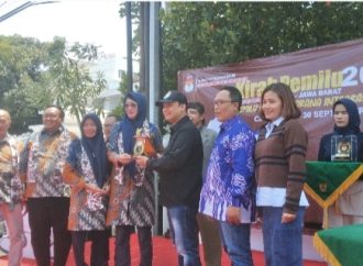 Kota Cirebon Wakili Jawa Barat, terima Perdana Estafet Kirab Pemilu 2024 dari Jawa Tengah