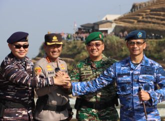 Kapolresta Cirebon Hadiri Upacara Peringatan HUT TNI ke-78 di Puncak Terasering Panyaweuyan