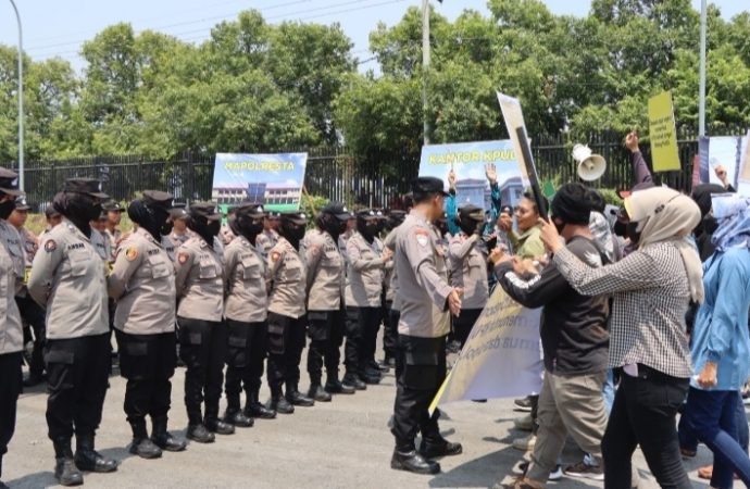 Polresta Cirebon Gelar Simulasi Penanganan Kontijensi Pengamanan Pilwu Serentak 2023 dan Pemilu 2024
