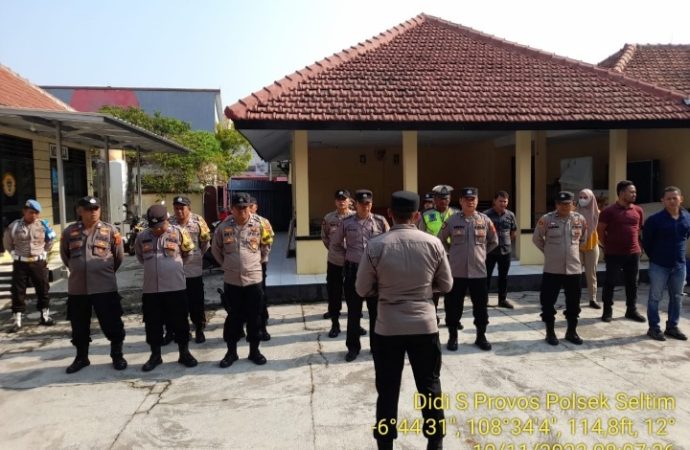 Pimpin Apel Pagi, Kapolsek S⁰eltim Tekankan Disiplin Personil