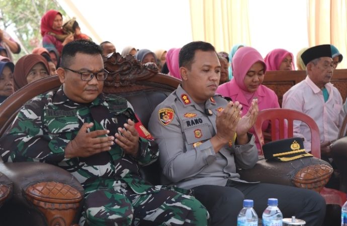 Kapolres Cirebon Kota Kembali Bagikan Air Bersih dan Sembako ke Warga Kopiluhur