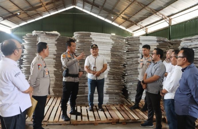 Pastikan Keamanan Logistik Pemilu 2024, Kapolresta Cirebon Cek Gudang KPU