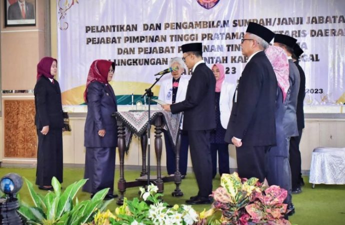 Umi Azizah Lantik Amir Makhmud Jadi Sekda Kabupaten Tegal