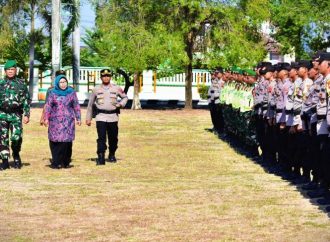 Umi Azizah Pimpin Apel Gelar Pasukan Kesiapan Pilkades Serentak 2023