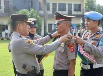 Tiga Personel Polresta Cirebon Mendapat Kenaikan Pangkat Pengabdia