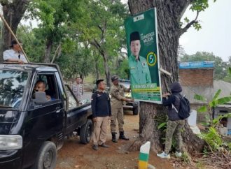 Panwaslu Kec. Cipatujah Tertibkan APK dan APS Calon Legislatif Pemilu 2024