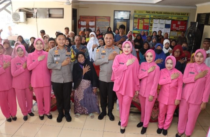 Kapolres Cirebon Kota Berikan Pesan Kamtibmas dan Bagikan Puluhan Sembako Dalam Kegiatan Jumat Curhat