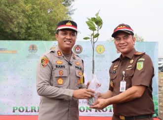 Polres Cirebon Kota Gelar Penanaman Pohon Serentak