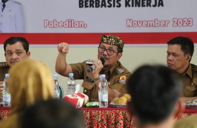 Bertemu Para Aparatur di Kecamatan Pabedilan, Imron Tekankan Soal Keterbukaan kepada Masyarakat