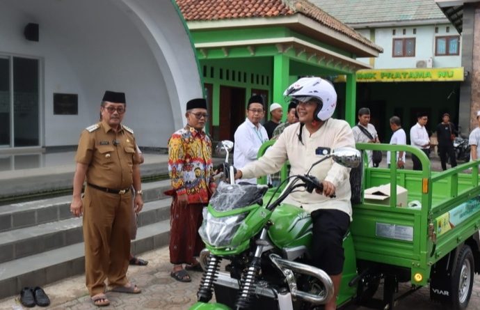 Bantuan 18 Unit Bentor, Bupati Imron Harap Perekonomian di Wilayah Kecamatan Meningkat