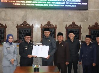 DPRD Gelar Paripurna Pemberhentian Bupati dan Wakil Bupati Cirebon