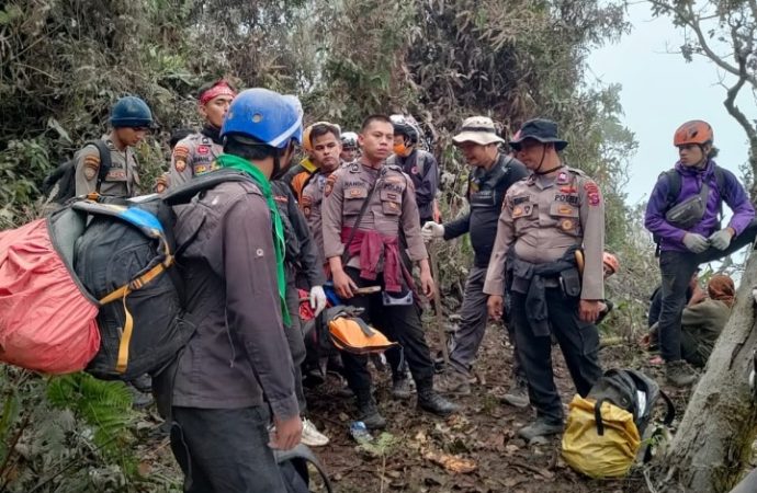 Polda Sumut Dirikan Tenda Serba Guna Bantu Anak-Anak Korban Longsor Humbahas