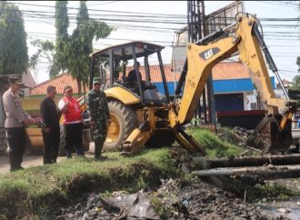 Antisipasi Banjir, Dandim Resik-resik Pasar