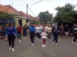 Rinna Suryanti, ST Gelar Acara Senam Sehat di Kp Pekalangan