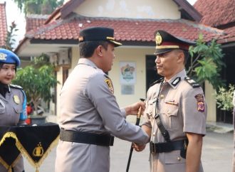 Kapolres Cirebon Kota Pimpin Upacara Sertijab Kasat Intelkam