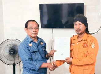 Ketua Sementara Terima SK.PLH Dari Sekretaris PWCR