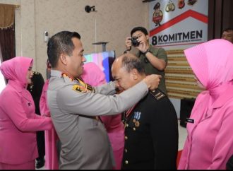 Polresta Cirebon Gelar Pelepasan Wisuda Purna Bhakti Anggota Polri dan ASN