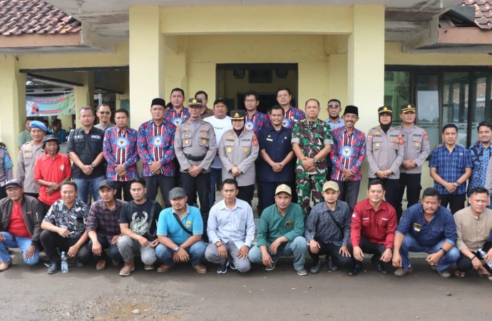 Polresta Cirebon Gelar Jum’at Curhat di Desa Bojong Kulon Kecamatan Susukan