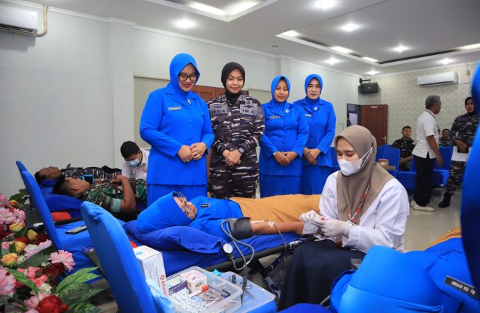 Hari Jadi Lanal Cirebon dan HUT Jalasenastri Ke-78, Lanal Cirebon Gelar Bakti Sosial Kesehatan Donor Darah