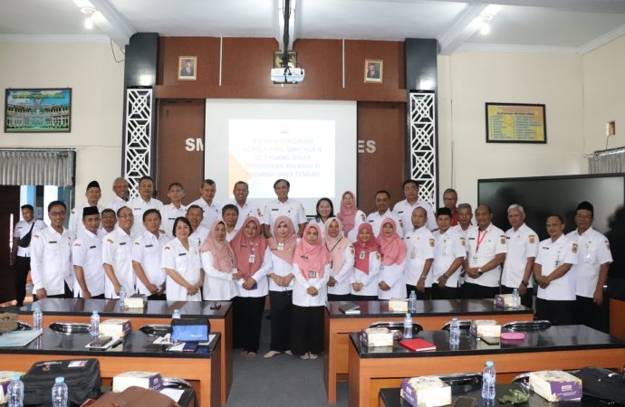 Pj Bupati Dukung Keluarga Sekolah Tidak Jual Seragam Sekolah