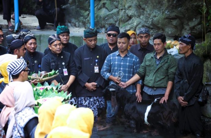Jaga Kearifan Lokal, Masyarakat Desa Guci, Kecamatan Bumijawa Gelar Acara Tradisi Ruwat