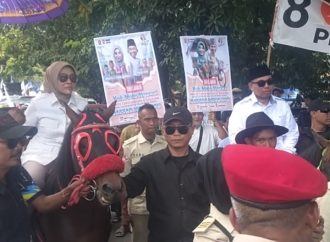 Dikawal Ribuan Pendukung, Wahyu Tjiptaningsih dan Solichin Resmi Mendaftar ke- KPUD Sumber Cirebon