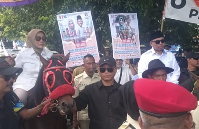 Dikawal Ribuan Pendukung, Wahyu Tjiptaningsih dan Solichin Resmi Mendaftar ke- KPUD Sumber Cirebon
