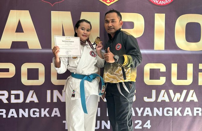 Sosok Inspiratif Budi Kitrina, Polwan Polresta Cirebon Jago Karate dengan Segudang Prestasi