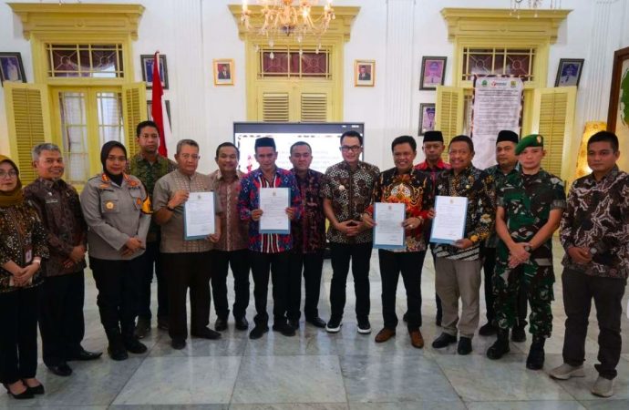 Penanda-Tanganan Pakta Integritas Netralitas Pemilu Kada di Pendopo Bupati Cirebon