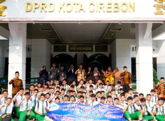 Ratusan Siswa SMP Dapat Pengetahuan Tugas dan Fungsi Dewan di DPRD Kota Cirebon
