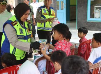 Sinergi Polresta Cirebon dan Pemkab Cirebon Gelar Program Makan Siang Gratis di SDN 3 Cipanas