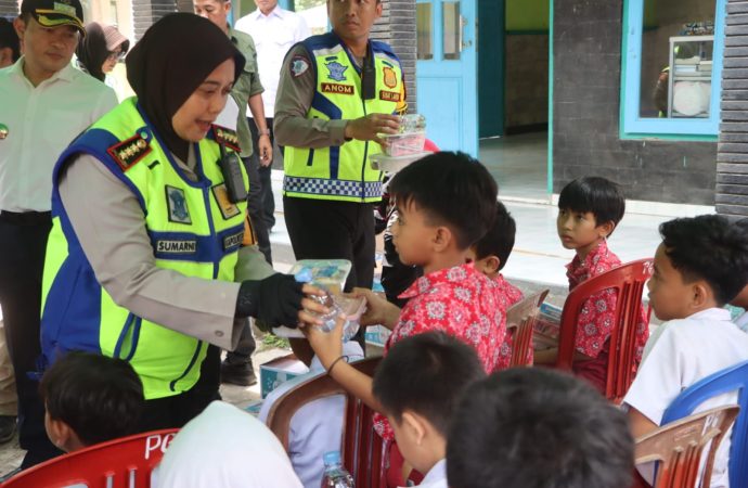 Sinergi Polresta Cirebon dan Pemkab Cirebon Gelar Program Makan Siang Gratis di SDN 3 Cipanas