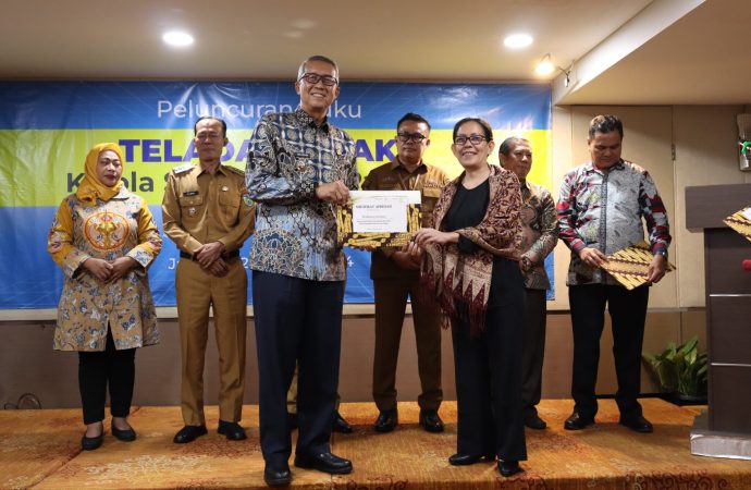 Pj Wali Kota Terima Apresiasi Buku “ Teladan Bijak Kelola Susut dan Sisa Pangan”