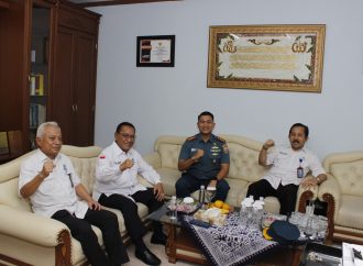 Jalin Silaturahmi, Danlanal Cirebon Sambangi Dirut Perumda Air Minum Tirta Giri Nata