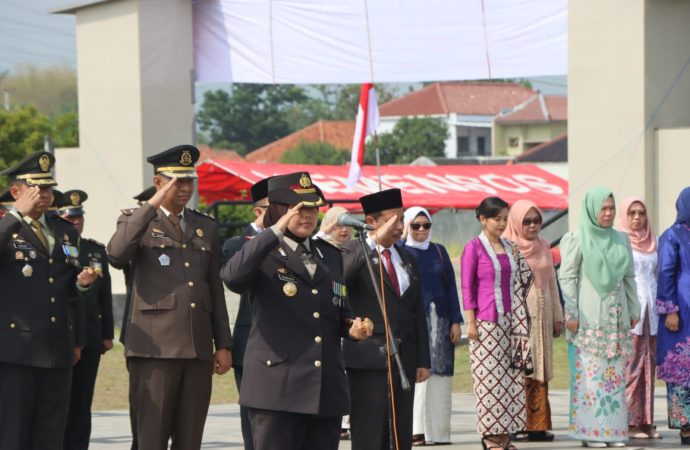 Kapolresta Cirebon Pimpin Ziarah Tabur Bunga Dalam Rangka Hari Pahlawan