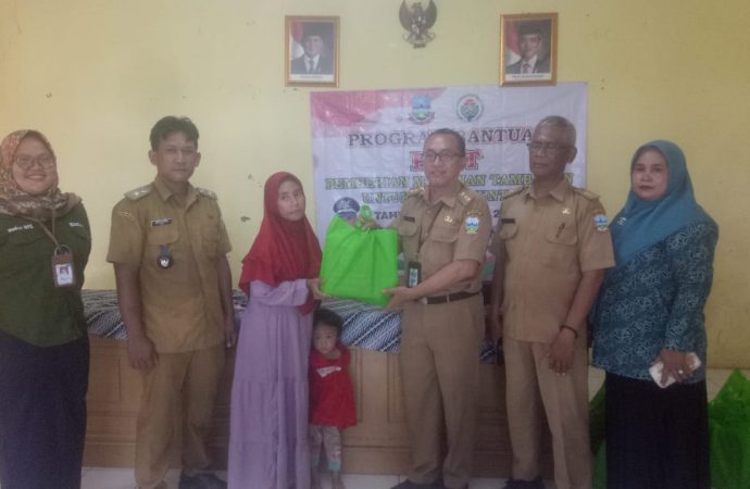 11 Balita Terima Program Bantuan PMT Stunting di Desa Mekarwangi